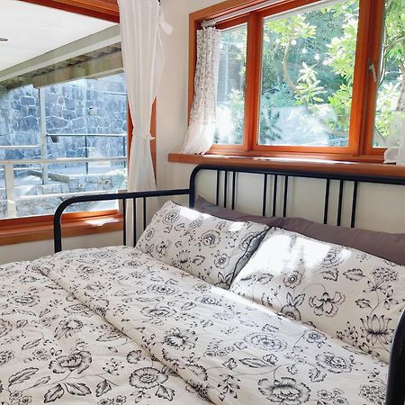 66 Creek Garden House Villa West Vancouver Bagian luar foto