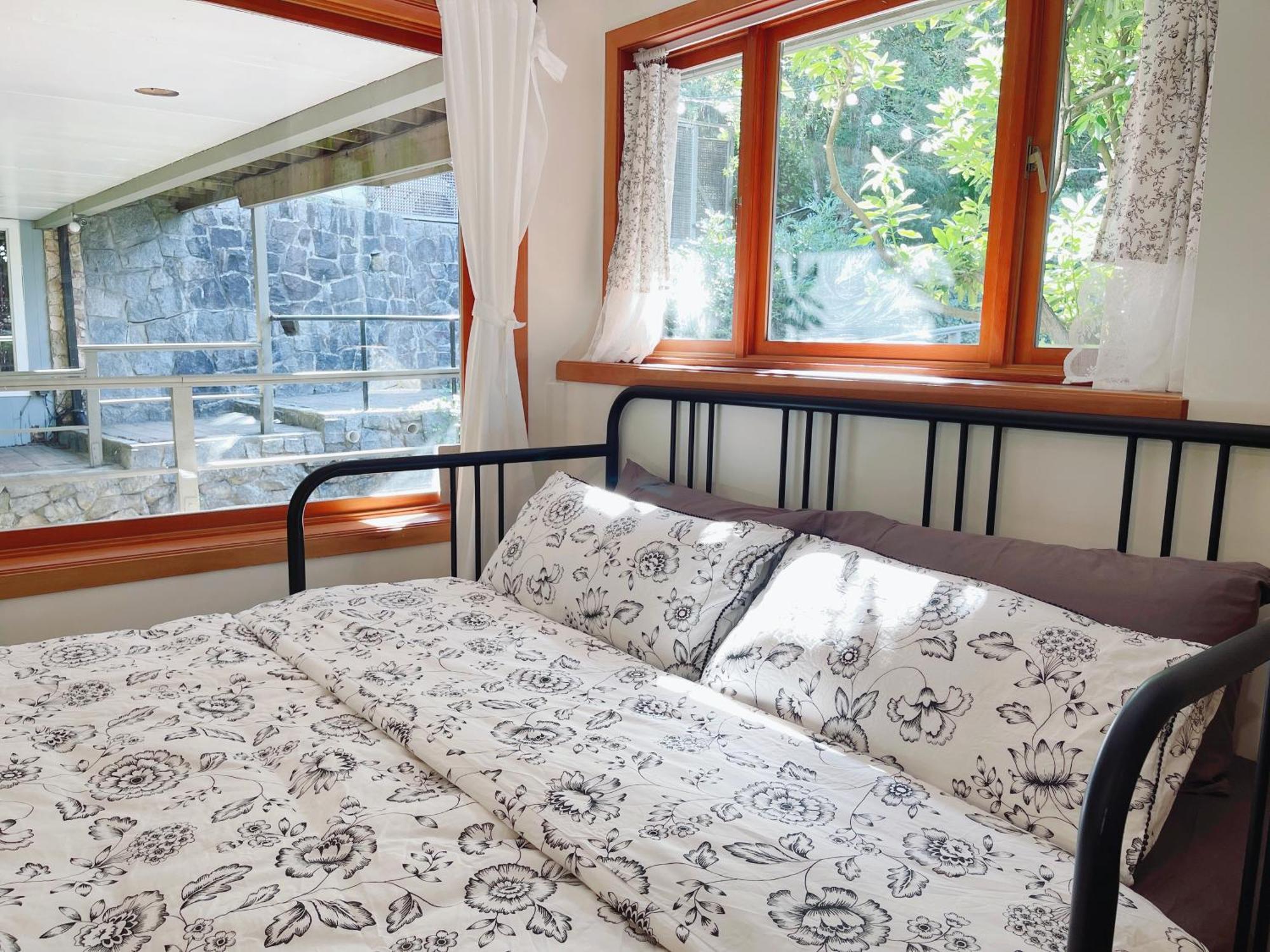 66 Creek Garden House Villa West Vancouver Bagian luar foto